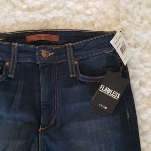 Joe's Jeans Jeans - Joe's Flawless High Rise Skinny. NEVER BEEN WORN Joe's Jeans Jeans - Joe's Flawless High Rise Skinny. NEVER BEEN WORN